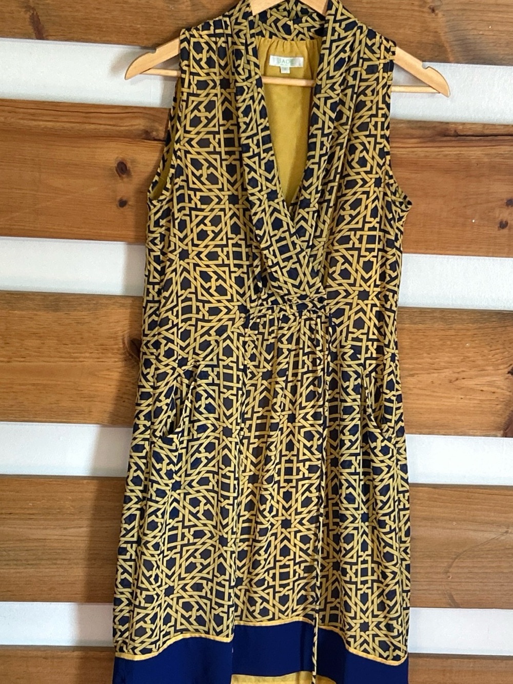 Jade Melody Tam Navy w/Geometric Yellow Gold Accents Sleevless Women's Size M